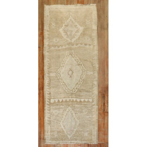 Neutral Short Turkish Kars Runner No. j3936