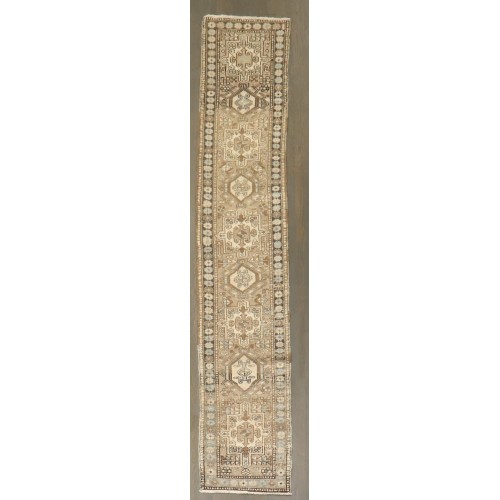 Narrow Heriz Runner No. r4268